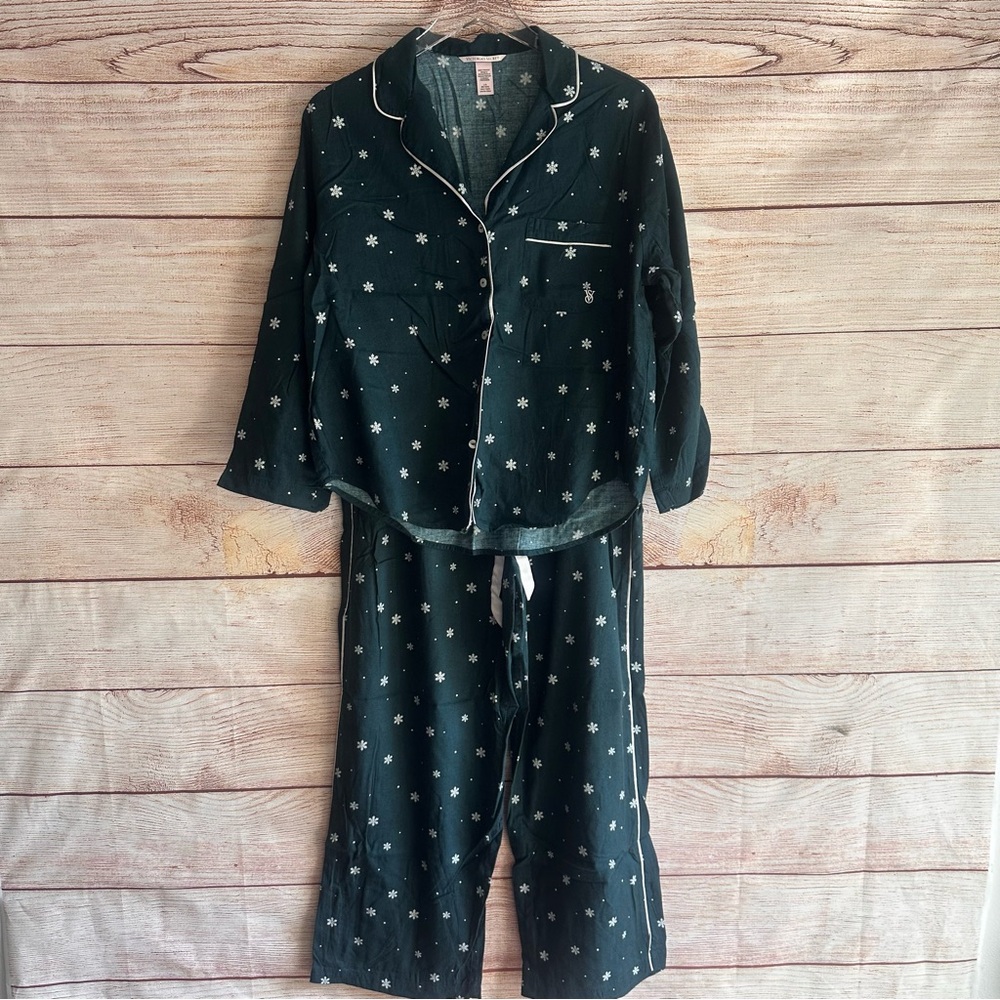 Victoria's Secret Green Pajama Set with White Stars
